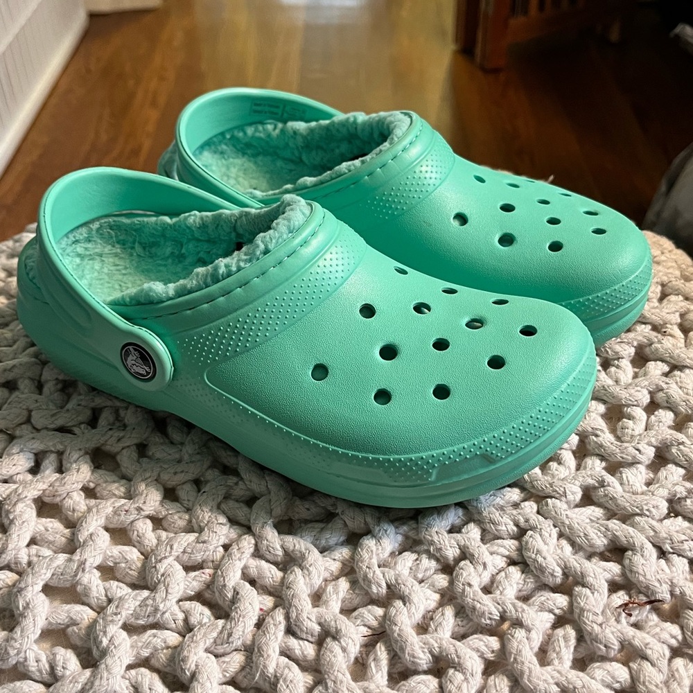 Kids lined crocs